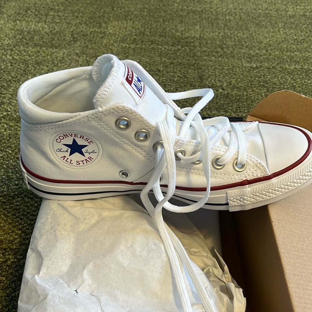 Converse shoes size 7 women
